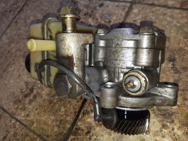 bontott MAZDA 5 Szervóolaj Tartály