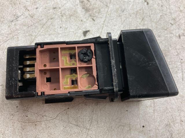 bontott MAZDA 5 Vészvillogó Kapcsoló