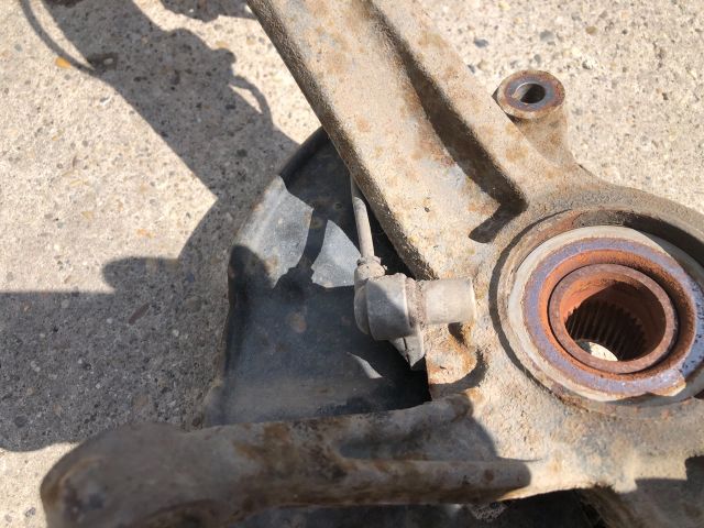 bontott MAZDA 6 Bal első Csonkállvány Kerékaggyal