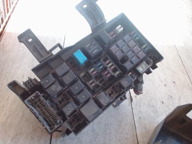 bontott MAZDA 6 Biztosítéktábla Motortér