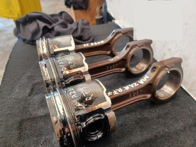 bontott MAZDA 6 Dugattyú