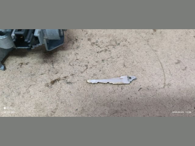 bontott MAZDA 6 Gyújtáskapcsoló Házzal