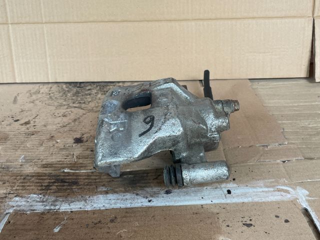 bontott MAZDA 6 Jobb első Féknyereg Munkahengerrel