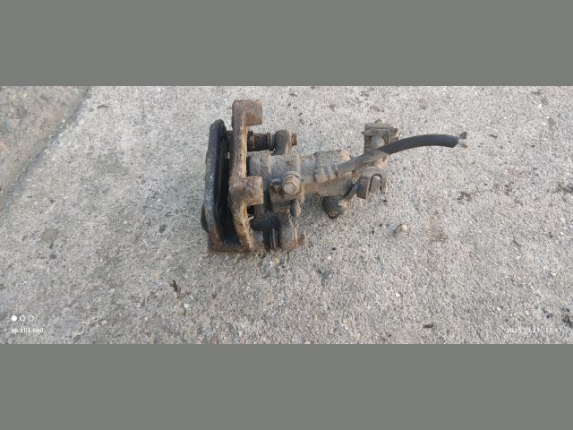 bontott MAZDA 6 Jobb hátsó Féknyereg Munkahengerrel