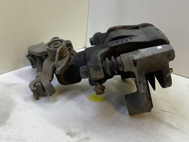 bontott MAZDA 6 Jobb hátsó Féknyereg Munkahengerrel