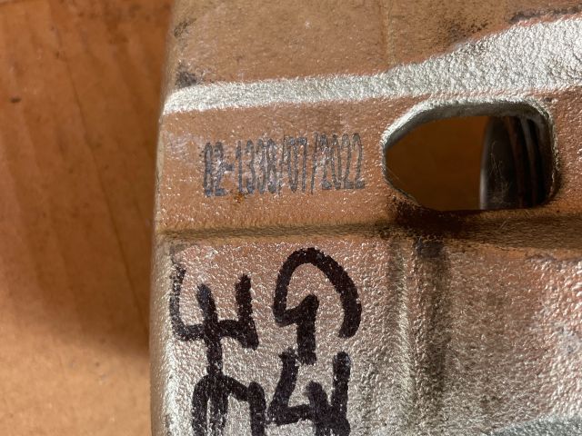 bontott MAZDA 6 Jobb első Féknyereg Munkahengerrel