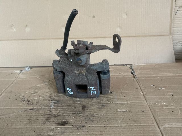 bontott MAZDA 6 Jobb hátsó Féknyereg Munkahengerrel