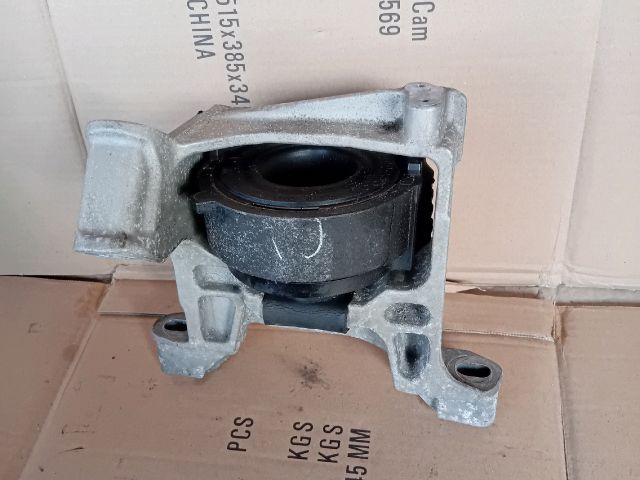 bontott MAZDA 6 Motor Tartó Bak Jobb