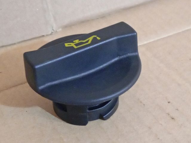 bontott MAZDA 6 Olajbeöntő Sapka