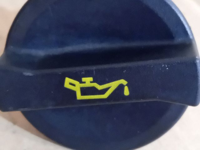 bontott MAZDA 6 Olajbeöntő Sapka