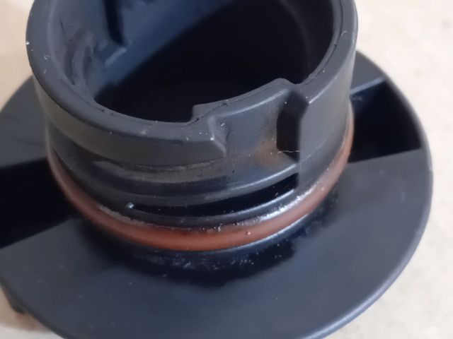 bontott MAZDA 6 Olajbeöntő Sapka