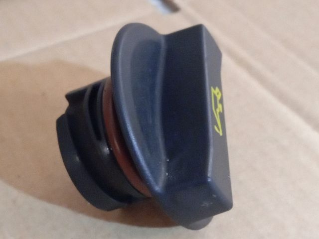 bontott MAZDA 6 Olajbeöntő Sapka