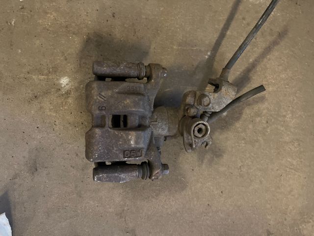 bontott MAZDA 6 Bal hátsó Féknyereg Munkahengerrel