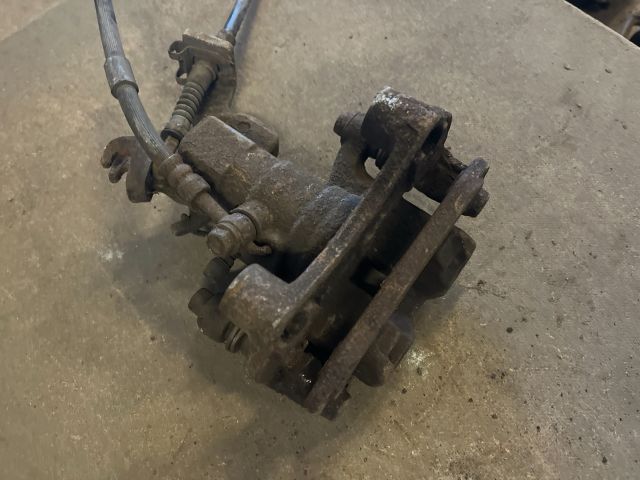 bontott MAZDA 6 Bal hátsó Féknyereg Munkahengerrel