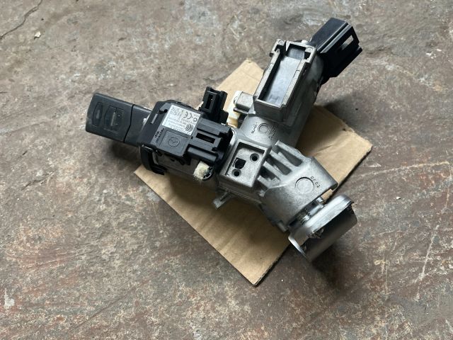 bontott MAZDA 6 Gyújtáskapcsoló Házzal