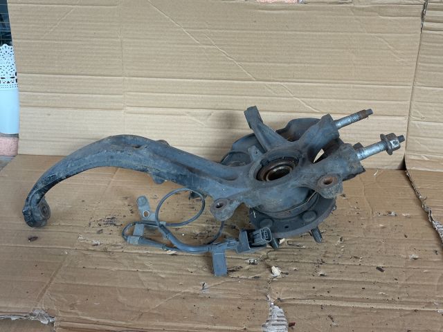 bontott MAZDA 6 Jobb első Csonkállvány Kerékaggyal