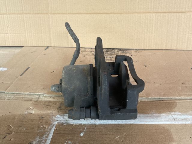 bontott MAZDA 6 Jobb első Féknyereg Munkahengerrel