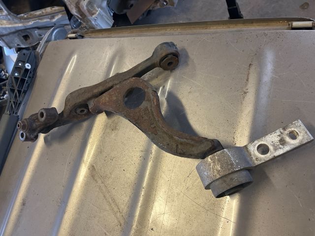 bontott MAZDA 6 Jobb első Lengőkar