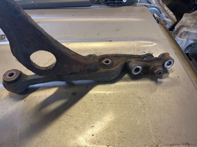 bontott MAZDA 6 Jobb első Lengőkar