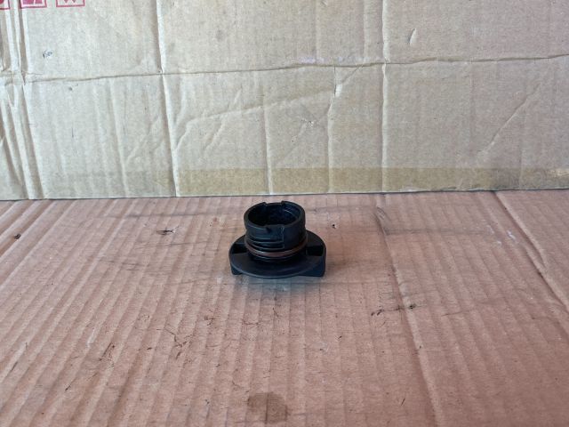 bontott MAZDA 6 Olajbeöntő Sapka