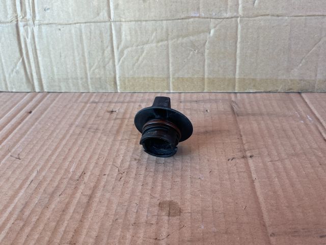 bontott MAZDA 6 Olajbeöntő Sapka