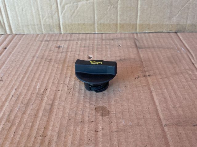 bontott MAZDA 6 Olajbeöntő Sapka