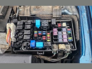 bontott MAZDA 6 Biztosítéktábla Motortér
