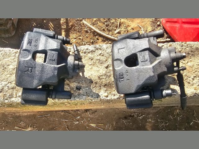 bontott MAZDA 6 Jobb első Féknyereg Munkahengerrel