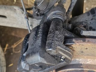 bontott MAZDA 6 Jobb hátsó Féknyereg Munkahengerrel