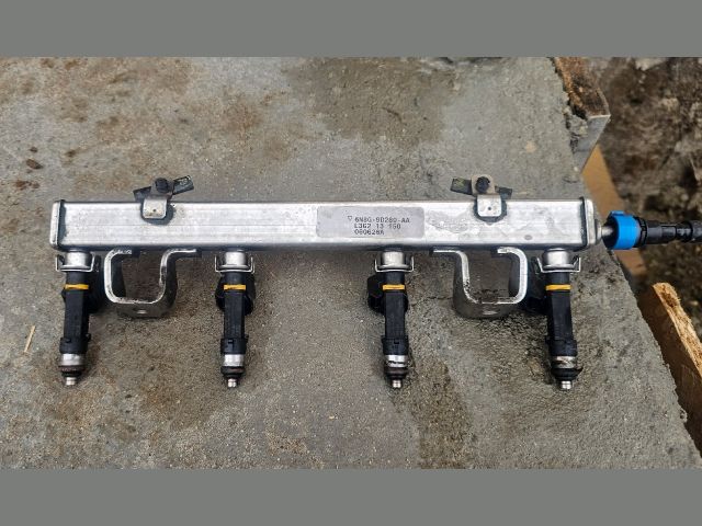 bontott MAZDA 6 Porlasztó Sor / Híd