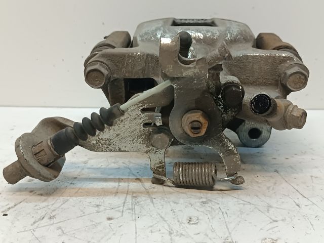 bontott MAZDA 6 Jobb hátsó Féknyereg Munkahengerrel