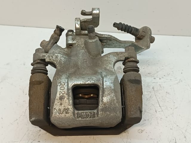 bontott MAZDA 6 Jobb hátsó Féknyereg Munkahengerrel