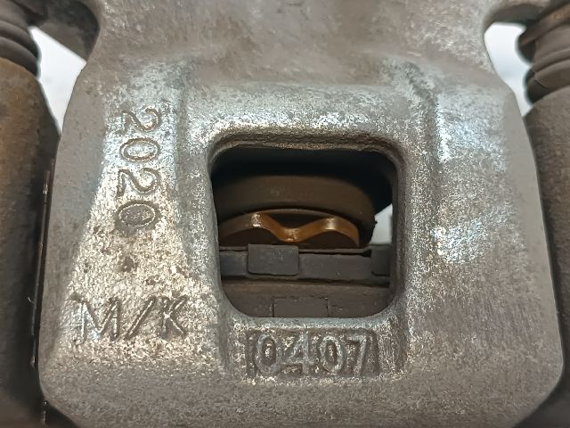 bontott MAZDA 6 Jobb hátsó Féknyereg Munkahengerrel