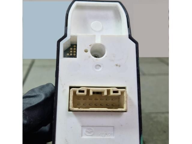 bontott MAZDA 6 Ablakemelő Kapcsoló Négyes / Kettes