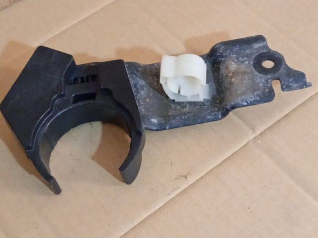 bontott MAZDA 6 Ablakmosó Tartály Tartó