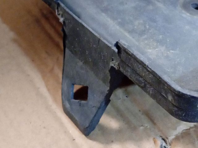 bontott MAZDA 6 Akkumulátor Tartó