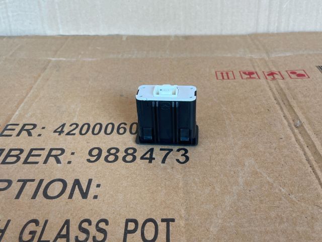 bontott MAZDA 6 AUX Csatlakozó