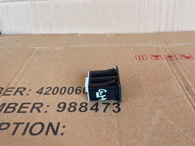 bontott MAZDA 6 AUX Csatlakozó