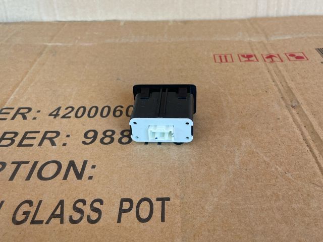 bontott MAZDA 6 AUX Csatlakozó