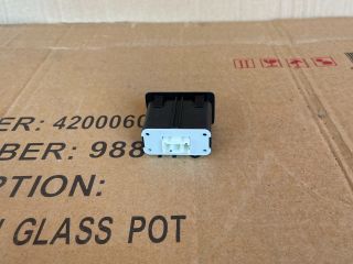 bontott MAZDA 6 AUX Csatlakozó