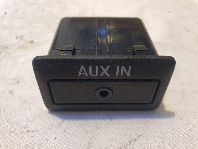 bontott MAZDA 6 AUX Csatlakozó