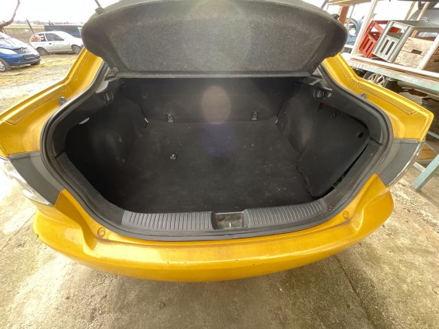 bontott MAZDA 6 Bal C Oszlop