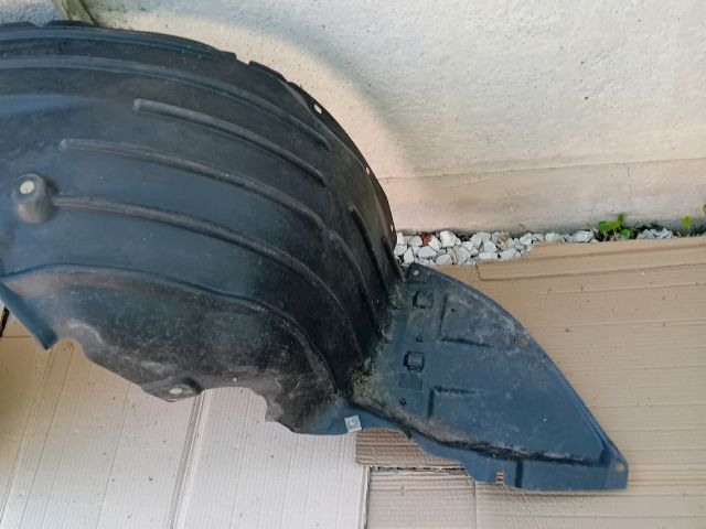 bontott MAZDA 6 Bal első Dobbetét (Kerékjárati, Műanyag)