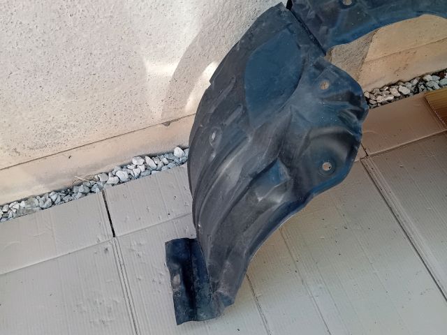 bontott MAZDA 6 Bal első Dobbetét (Kerékjárati, Műanyag)