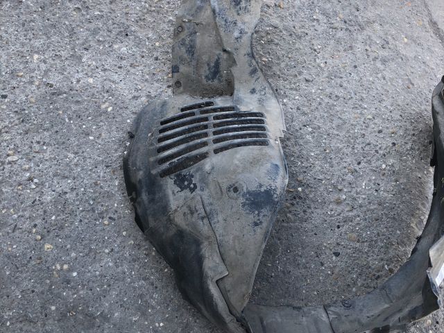 bontott MAZDA 6 Bal első Dobbetét (Kerékjárati, Műanyag)