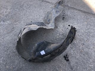 bontott MAZDA 6 Bal első Dobbetét (Kerékjárati, Műanyag)