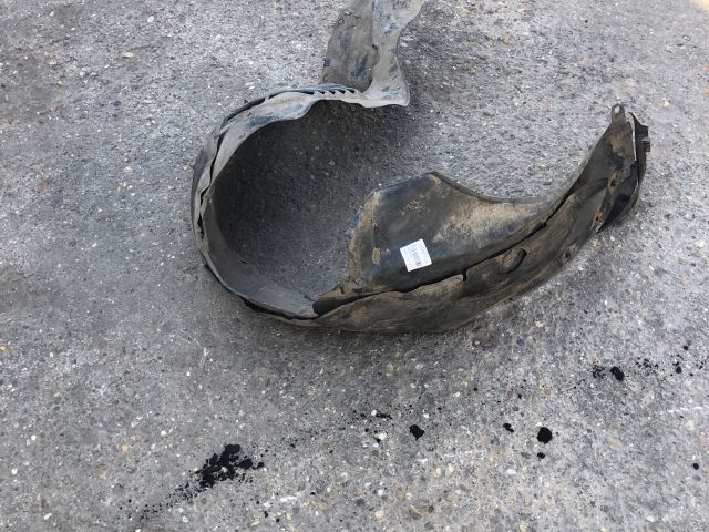 bontott MAZDA 6 Bal első Dobbetét (Kerékjárati, Műanyag)