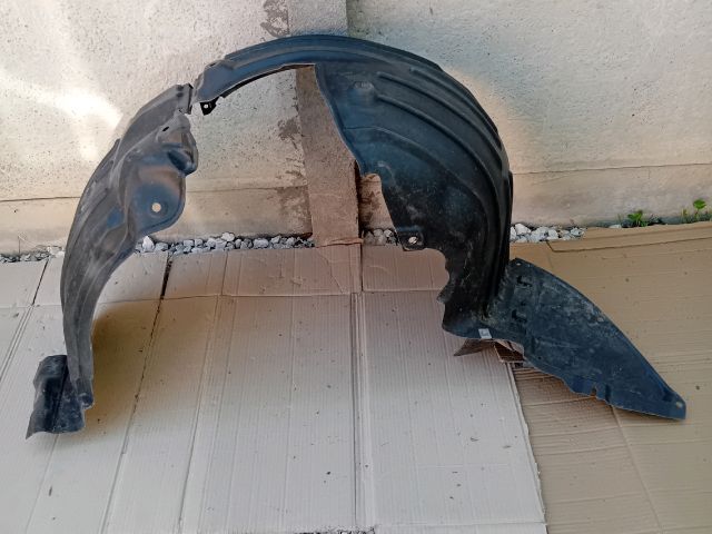 bontott MAZDA 6 Bal első Dobbetét (Kerékjárati, Műanyag)