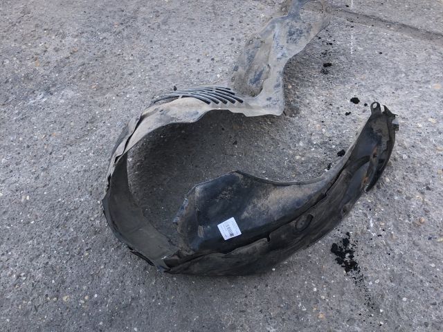 bontott MAZDA 6 Bal első Dobbetét (Kerékjárati, Műanyag)