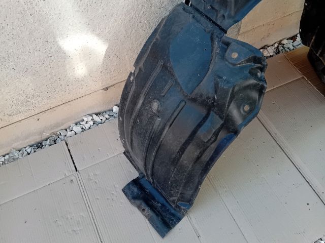 bontott MAZDA 6 Bal első Dobbetét (Kerékjárati, Műanyag)